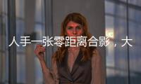 人手一張零距離合影，大運會真的“發熊貓”了