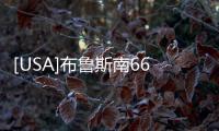 [USA]布魯斯南66歲了，在夏威夷享受著光腳漫步沙灘的愜意生活
